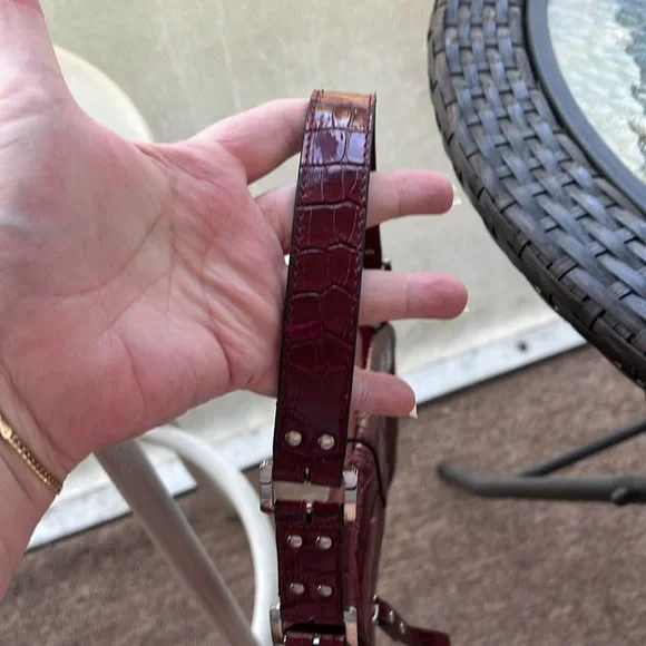 GUESS VINTAGE SHOULDER BAG - Picture 10 of 10